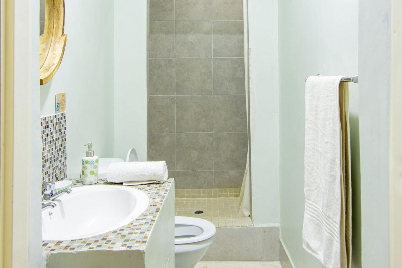 The Leslie Executive Hotel Blantyre Esterno foto