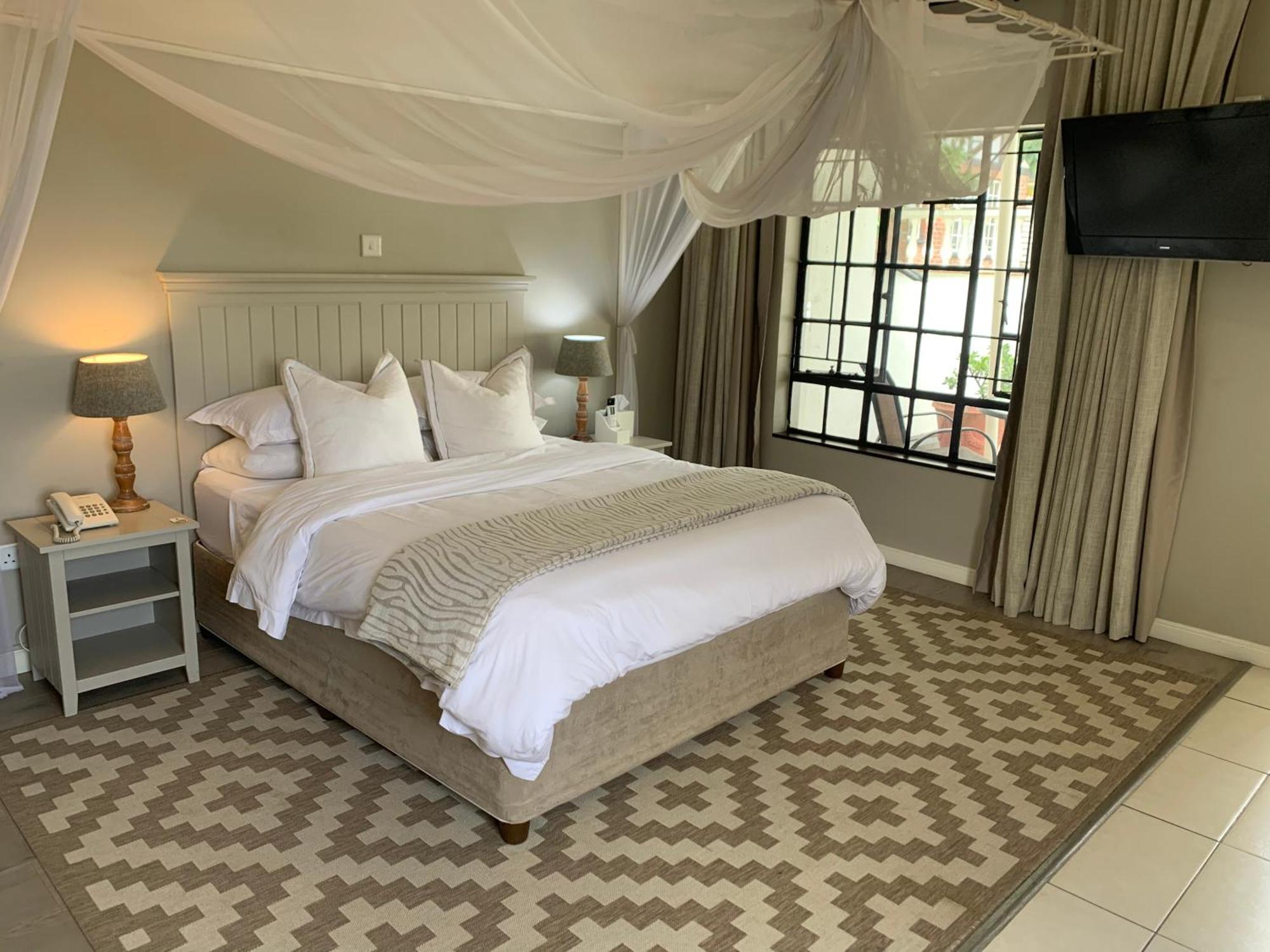 The Leslie Executive Hotel Blantyre Esterno foto