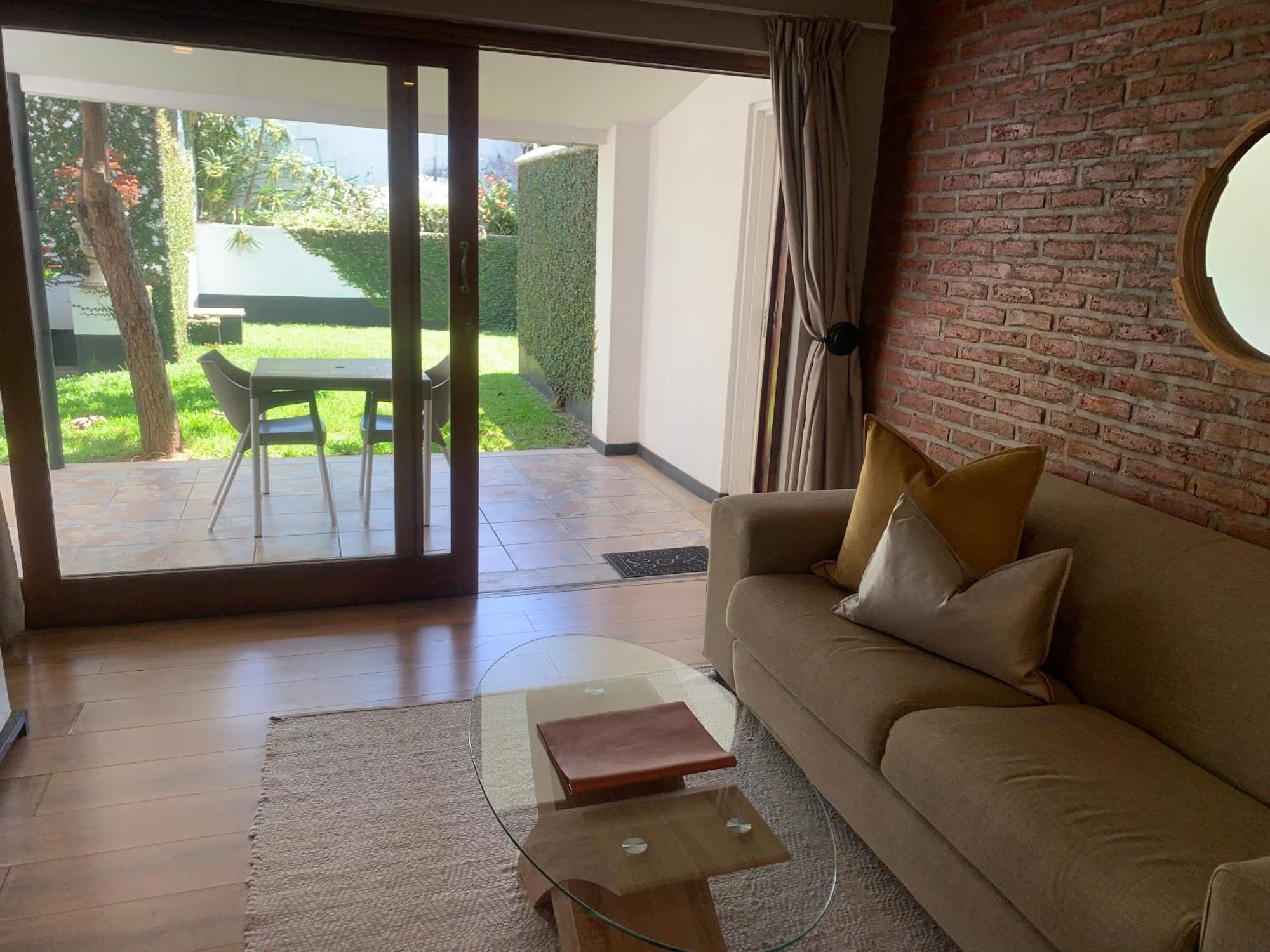 The Leslie Executive Hotel Blantyre Esterno foto