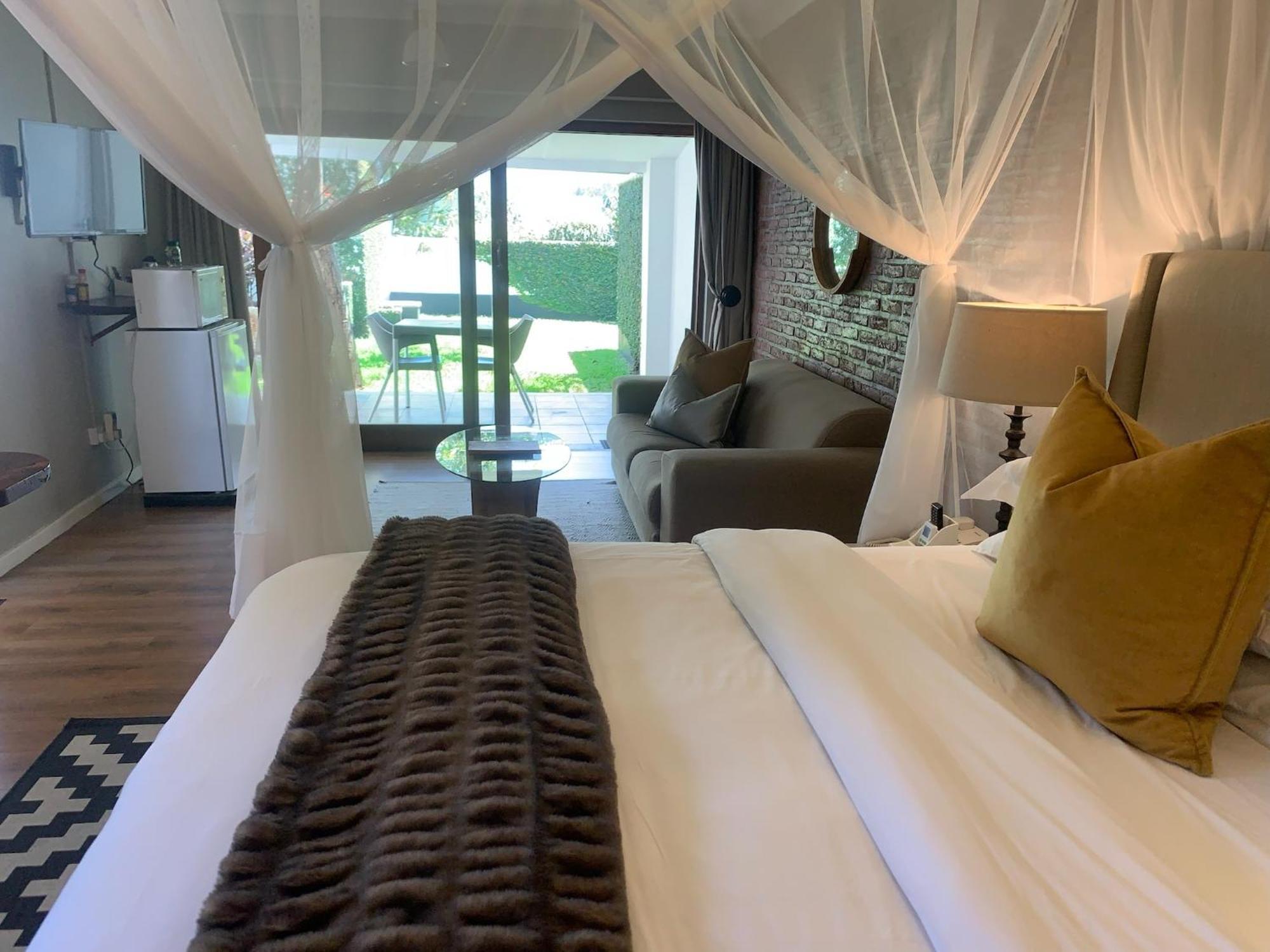 The Leslie Executive Hotel Blantyre Esterno foto