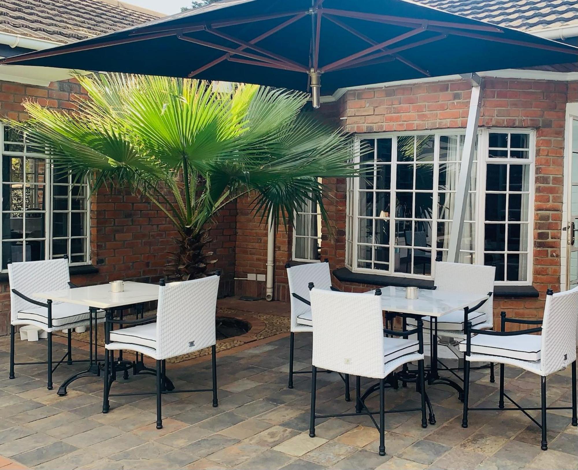The Leslie Executive Hotel Blantyre Esterno foto