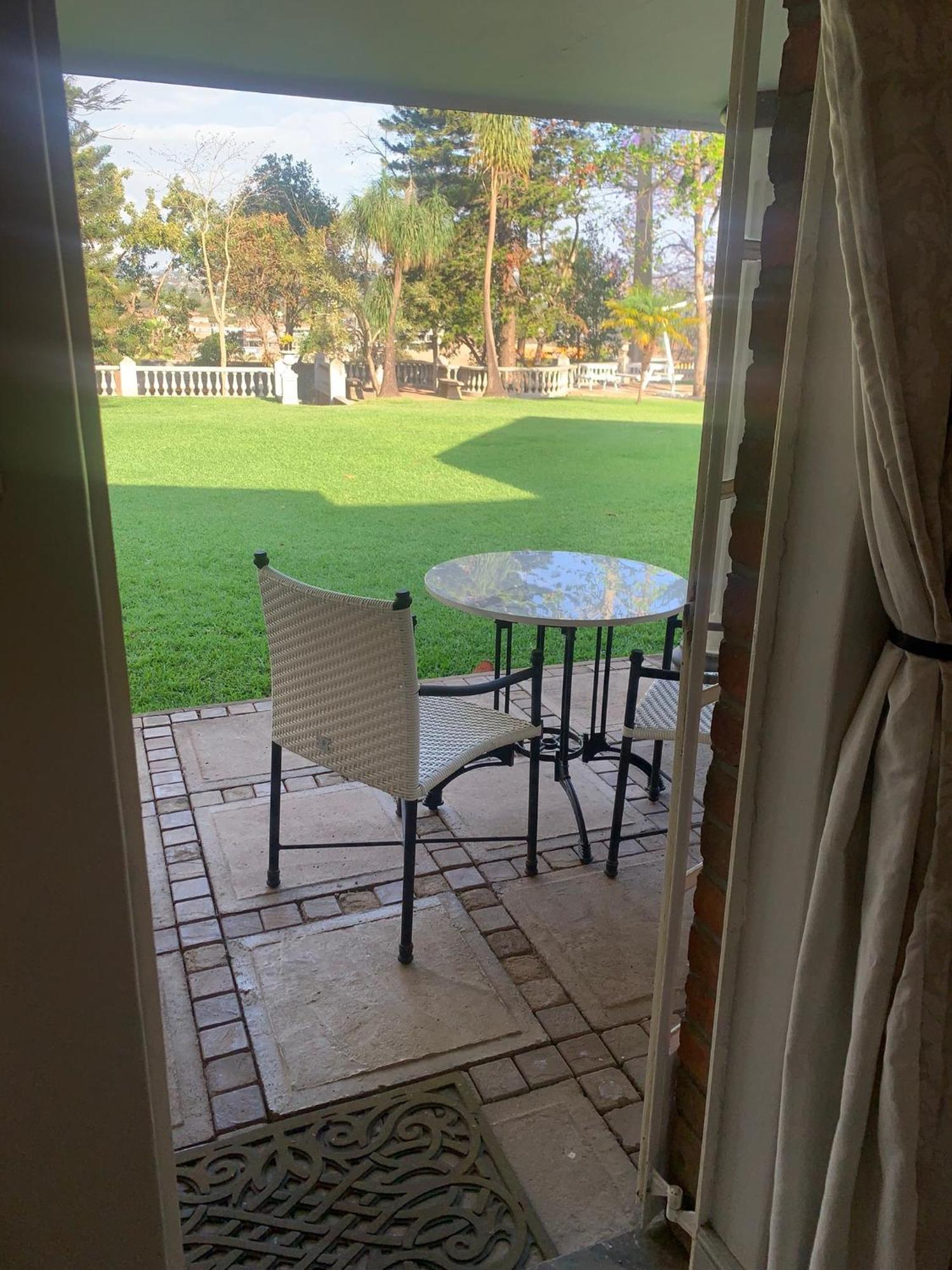 The Leslie Executive Hotel Blantyre Esterno foto