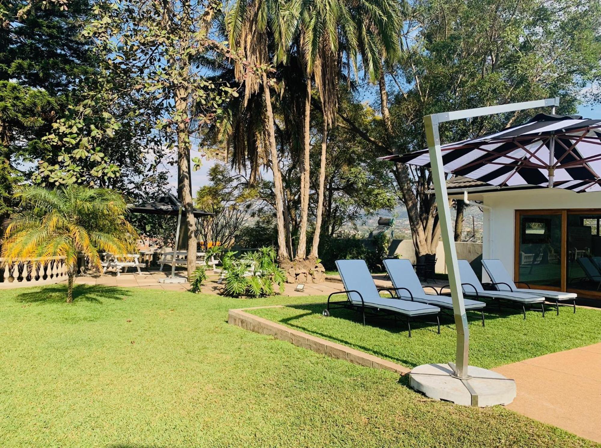 The Leslie Executive Hotel Blantyre Esterno foto