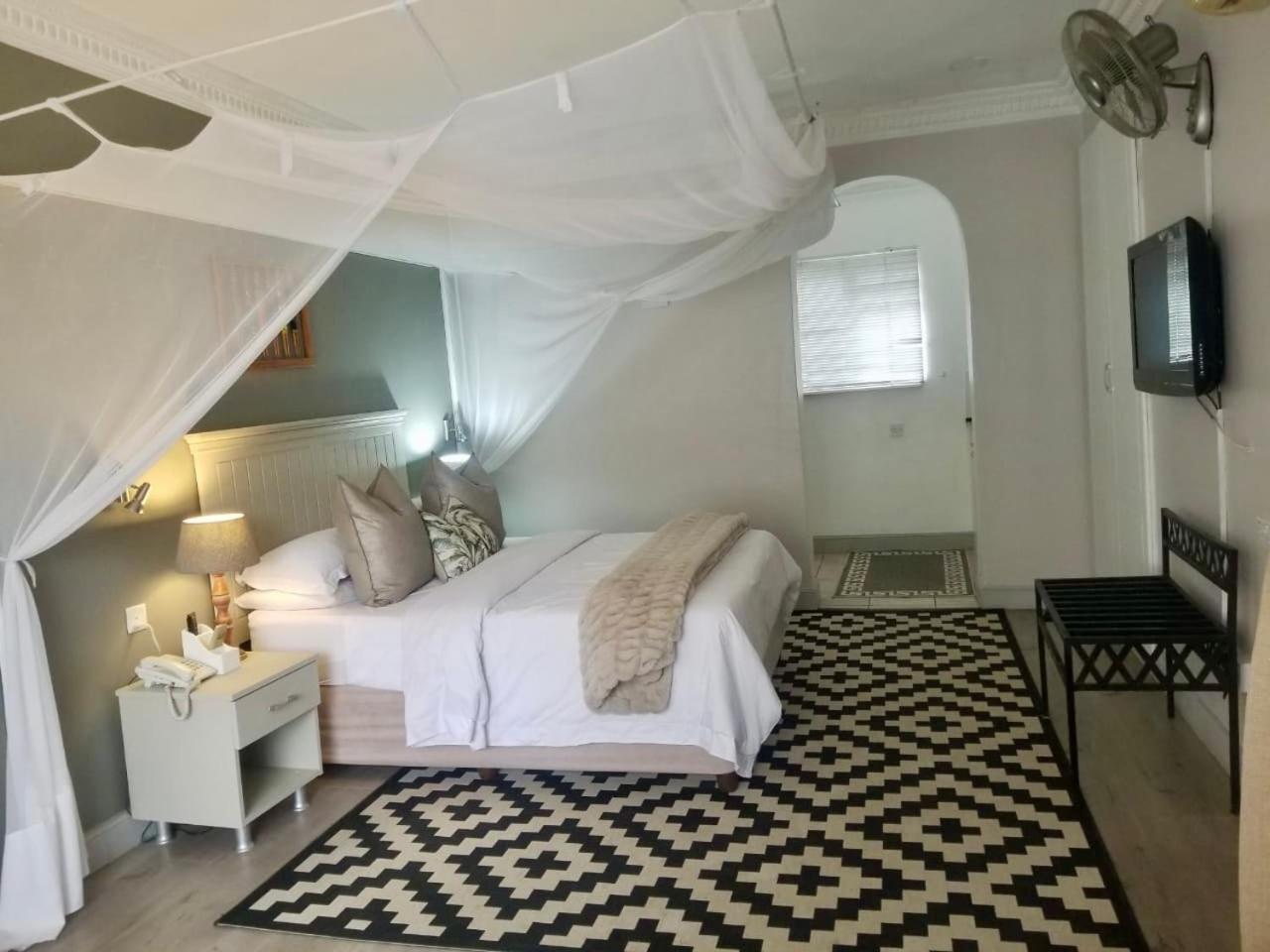 The Leslie Executive Hotel Blantyre Esterno foto
