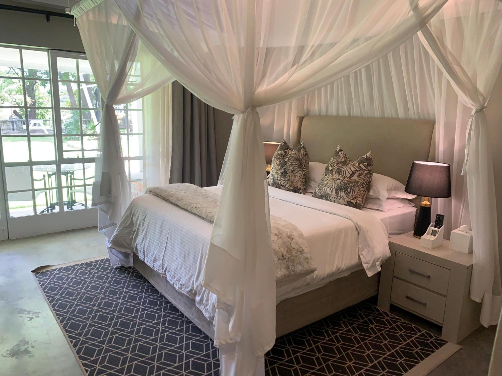 The Leslie Executive Hotel Blantyre Esterno foto