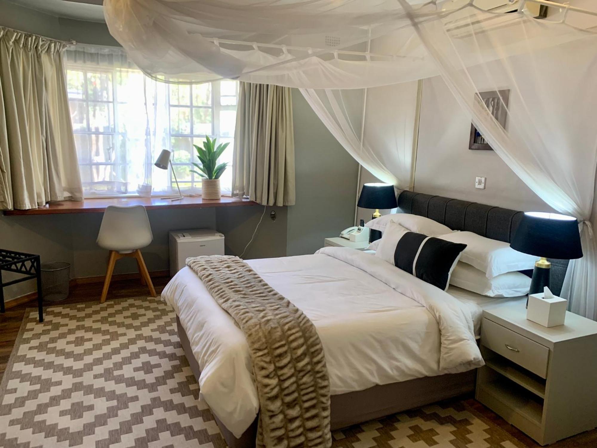 The Leslie Executive Hotel Blantyre Esterno foto