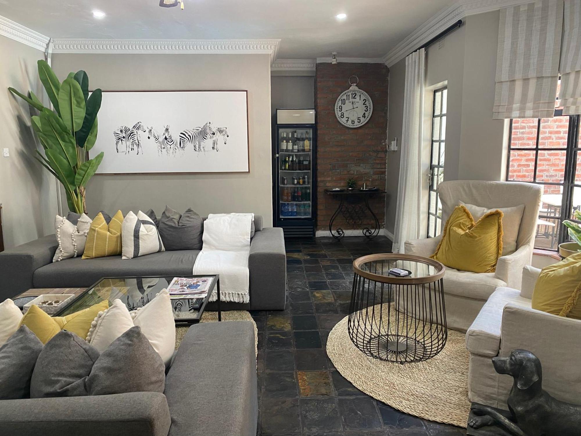 The Leslie Executive Hotel Blantyre Esterno foto