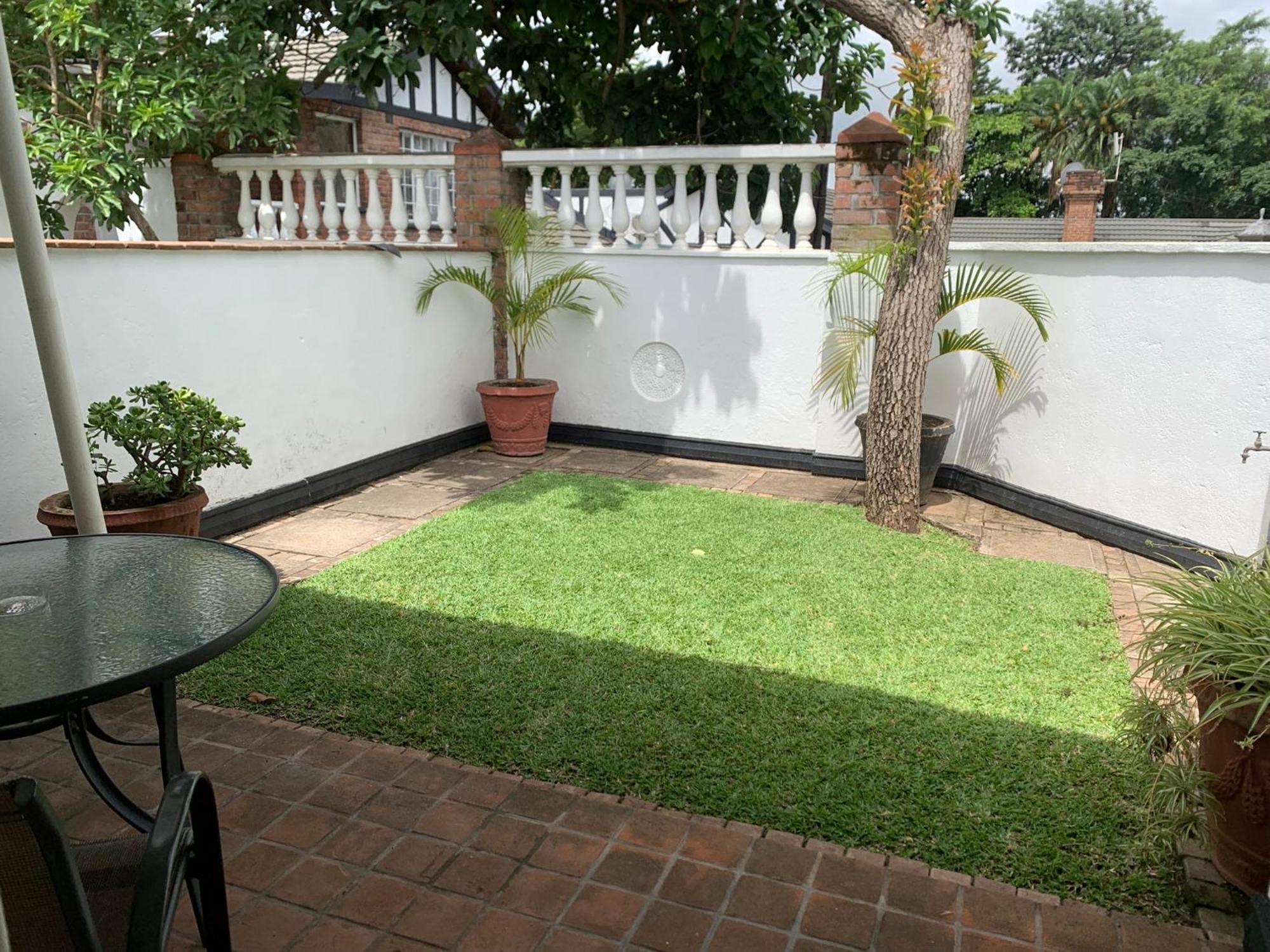 The Leslie Executive Hotel Blantyre Esterno foto