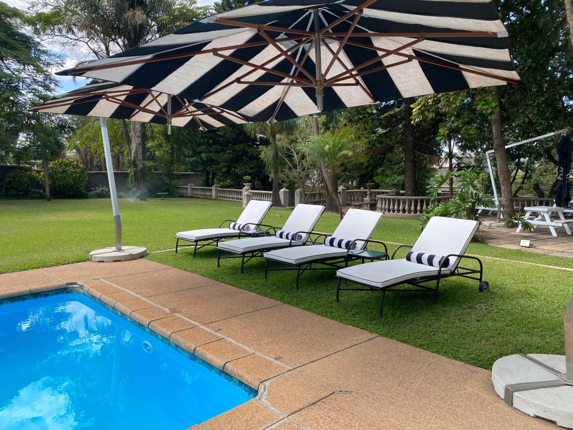 The Leslie Executive Hotel Blantyre Esterno foto